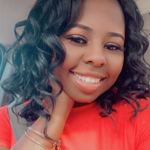 Meet your Posher, Adrienne